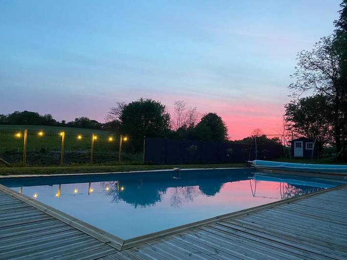 Location de vacances pour 12 personnes, avec piscine ainsi que jardin et terrasse à Saint-Germain-les-Belles - 2