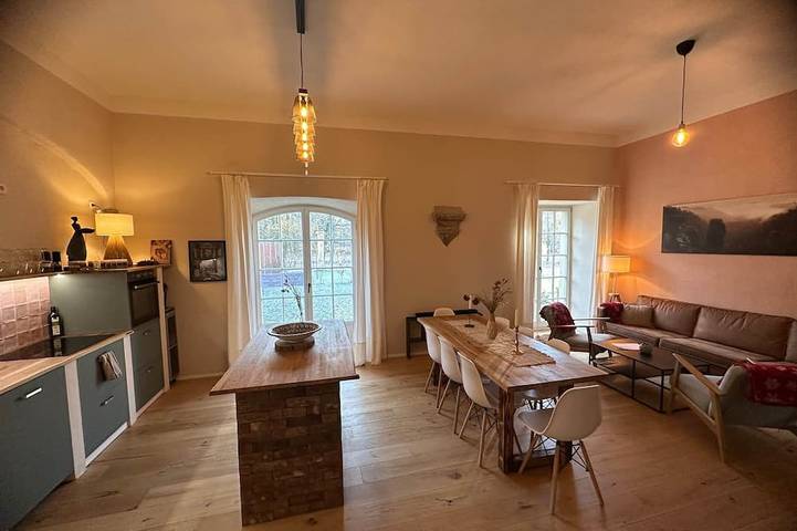 Ferienwohnung für 8 Personen, mit Garten und Pool sowie Sauna und Terrasse, mit Haustier in Pirna