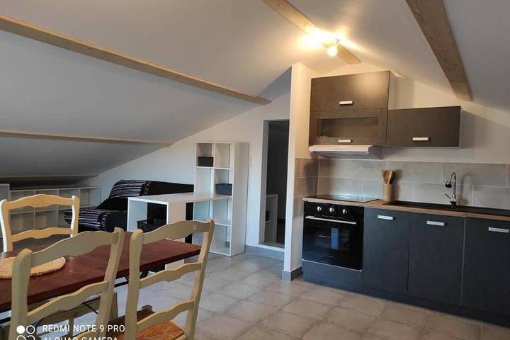 Gîte pour 6 personnes, avec balcon et jardin ainsi que vue et piscine à Tulette - 2