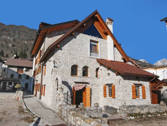 Ferienwohnung für 2 Personen, mit Terrasse und Garten sowie Ausblick und Seeblick in Friaul-Julisch Venetien
