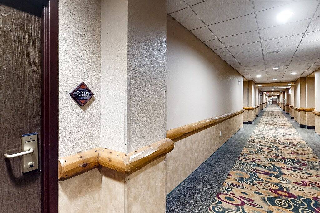 Ganze Wohnung, 3rd-floor condo with elevator, jetted tub, full kitchen, & fireplace in Wisconsin Dells, Adams County (WI)