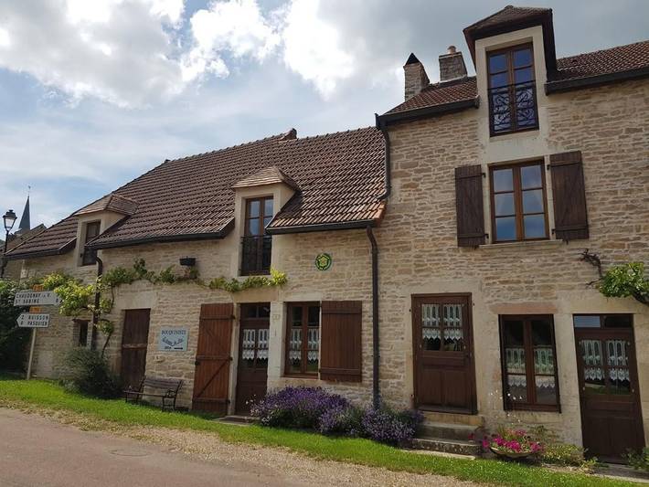 Gîte pour 6 personnes, avec terrasse à Colombier (Côte-d'Or)