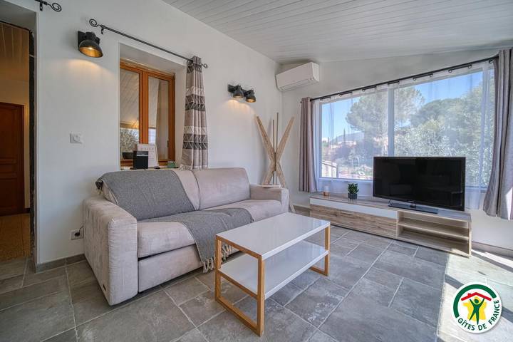Gîte for 2 people, with garden and terrace as well as pool, with pets - 1