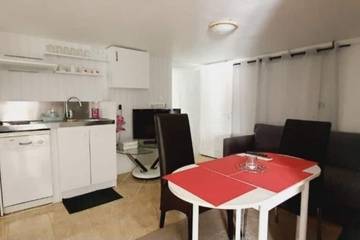 Gîte pour 2 personnes, avec jardin à La Ferté-Gaucher