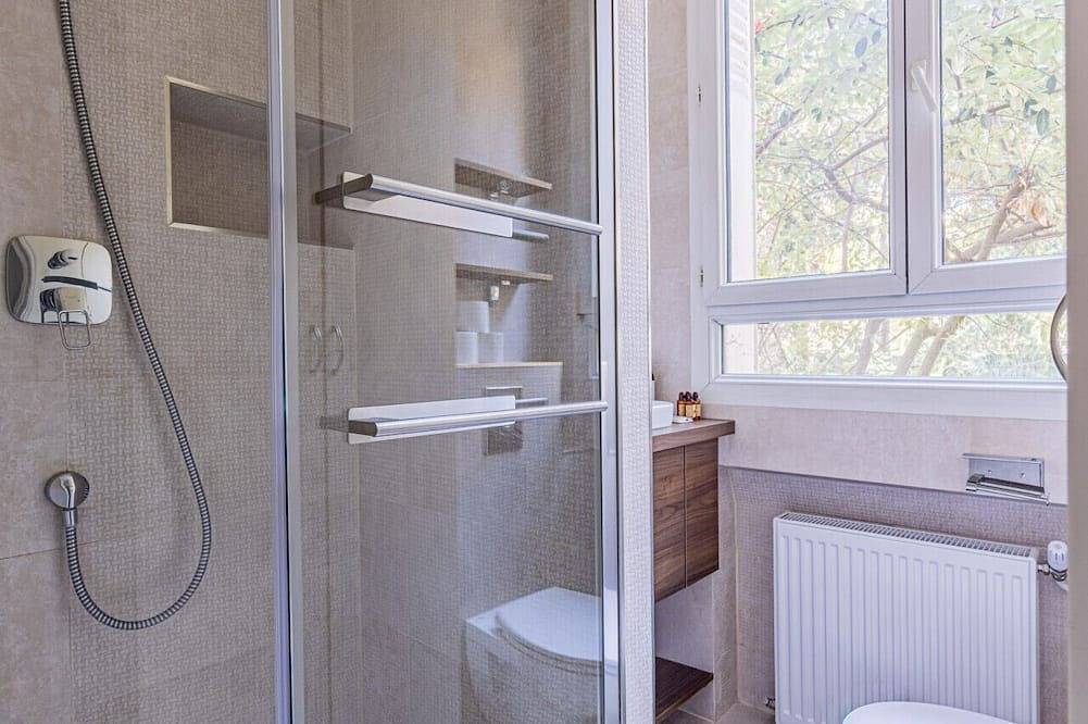 Entire apartment, 12 Bd Jean Mermoz, 92200 Neuilly-sur-Seine, France in Neuilly-sur-Seine, Hauts-de-Seine