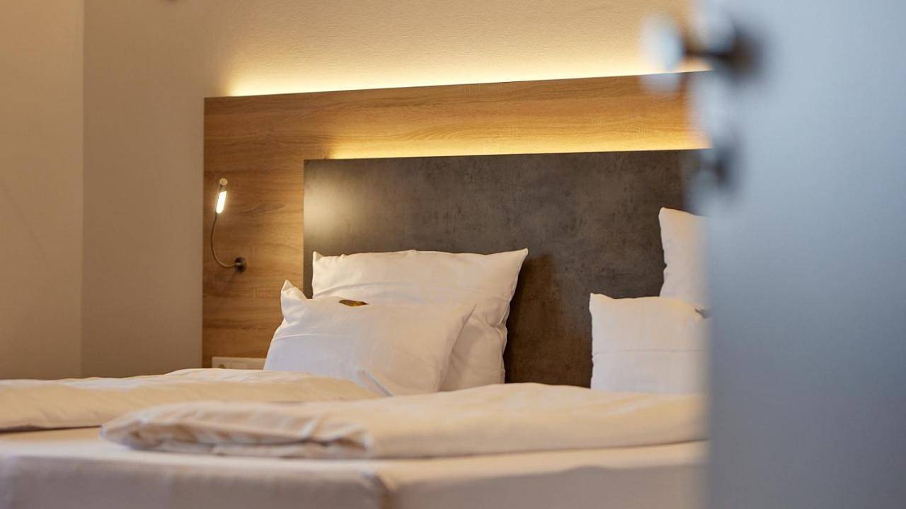 Moselhotel Weinhaus Simon `Sauna`Winzerstube`Eladesäule in Wintrich, Bernkastel-Kues & Umgebung