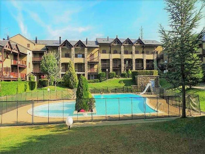 Gîte pour 4 personnes, avec jardin et piscine à Bourg-Madame