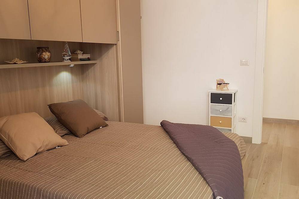 Nouvel appartement avec terrasse donnant sur le golfe à 200 mètres de la mer. in Alassio, Riviera di Ponente