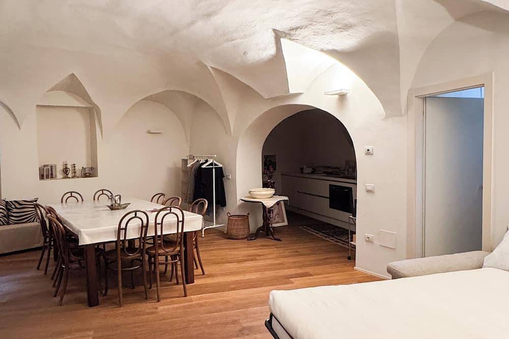 Appartamento intero, City Center Elegant Renovated Tavern in Sondrio (Città), Sondrio