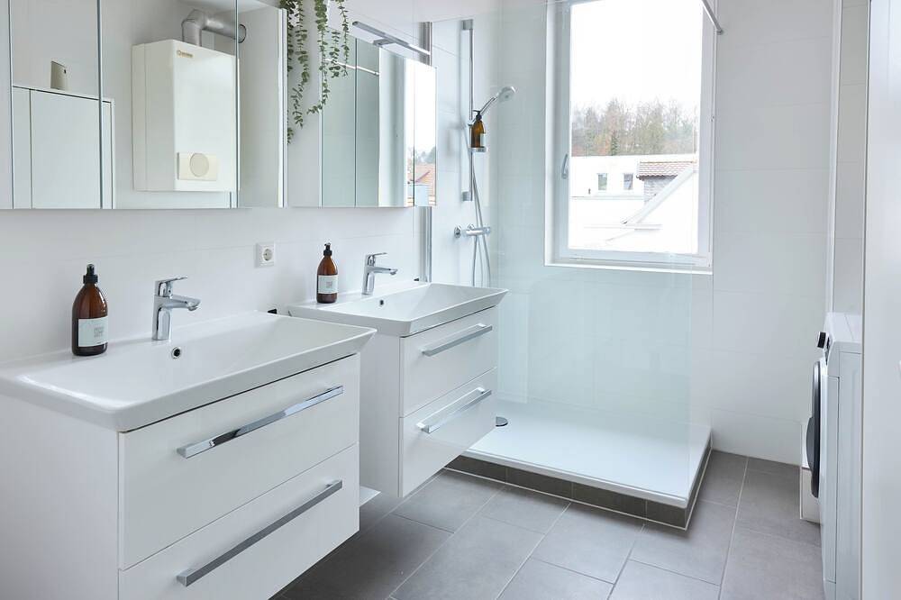 Ganze Wohnung, Design Apartment mit Kingsize-Betten & Balkon in Büchenbronn, Pforzheim