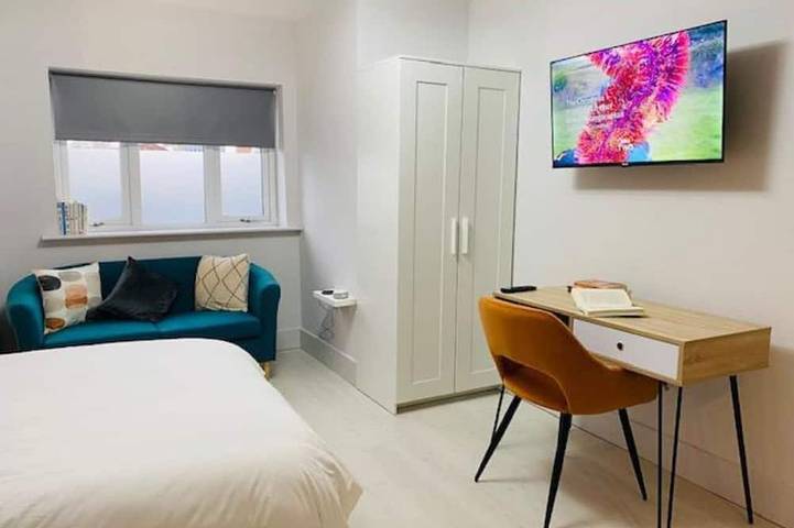 Superior-Suite-Baño en la habitacion-With TV in Stoke-on-Trent, Midlands