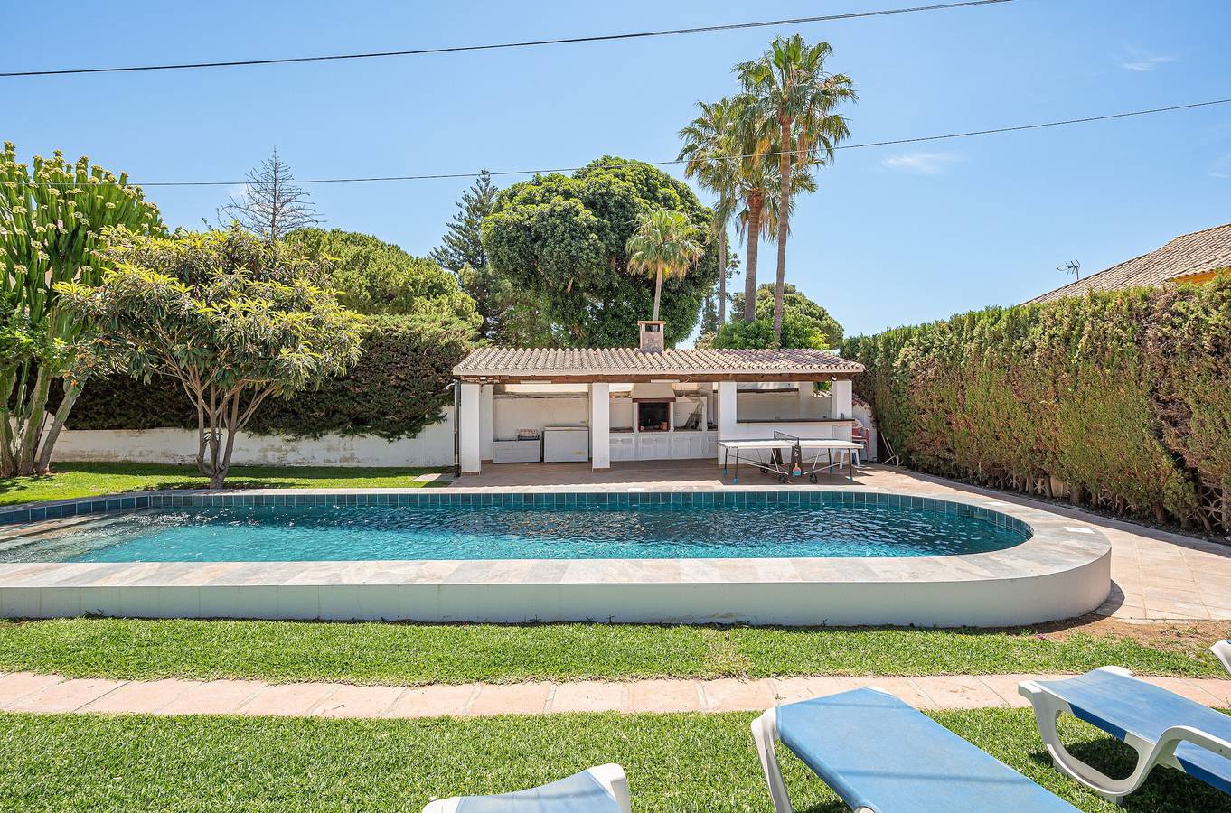Marbella Villa for 16 Guests – Heated Pool in Las Chapas, Marbella