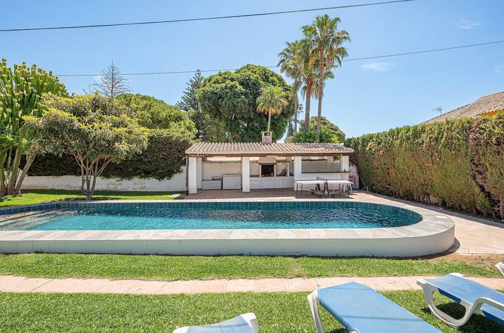 Marbella Villa for 16 Guests – Heated Pool in Las Chapas, Marbella