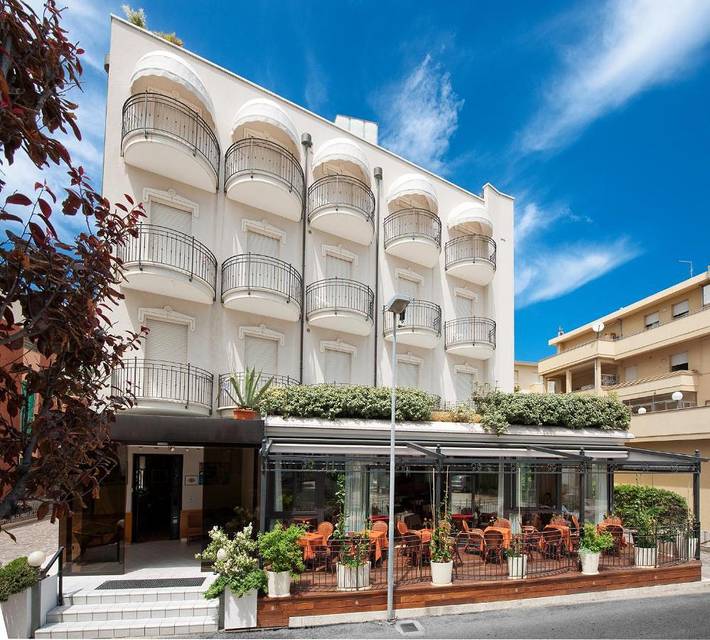 Appartamento per 4 persone, con Idromassaggio e Terrazza nonché Piscina a Torre Pedrera