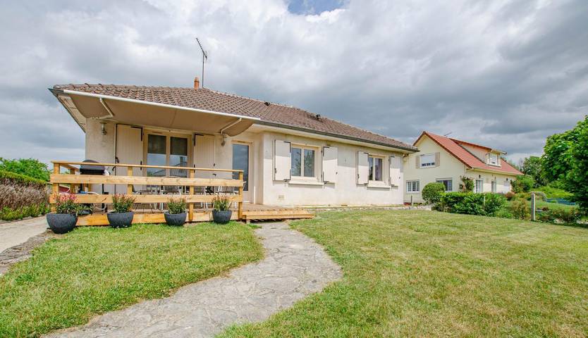Gîte pour 6 personnes, avec Terrasse et Jardin à Éclance