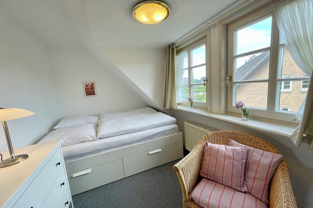 Ganze Wohnung, Idyllisch gelegene Wohnung mit Balkon für bis zu 4 Personen fußläufig zum Starnd in Munkmarsch, Sylt (Gemeinde)