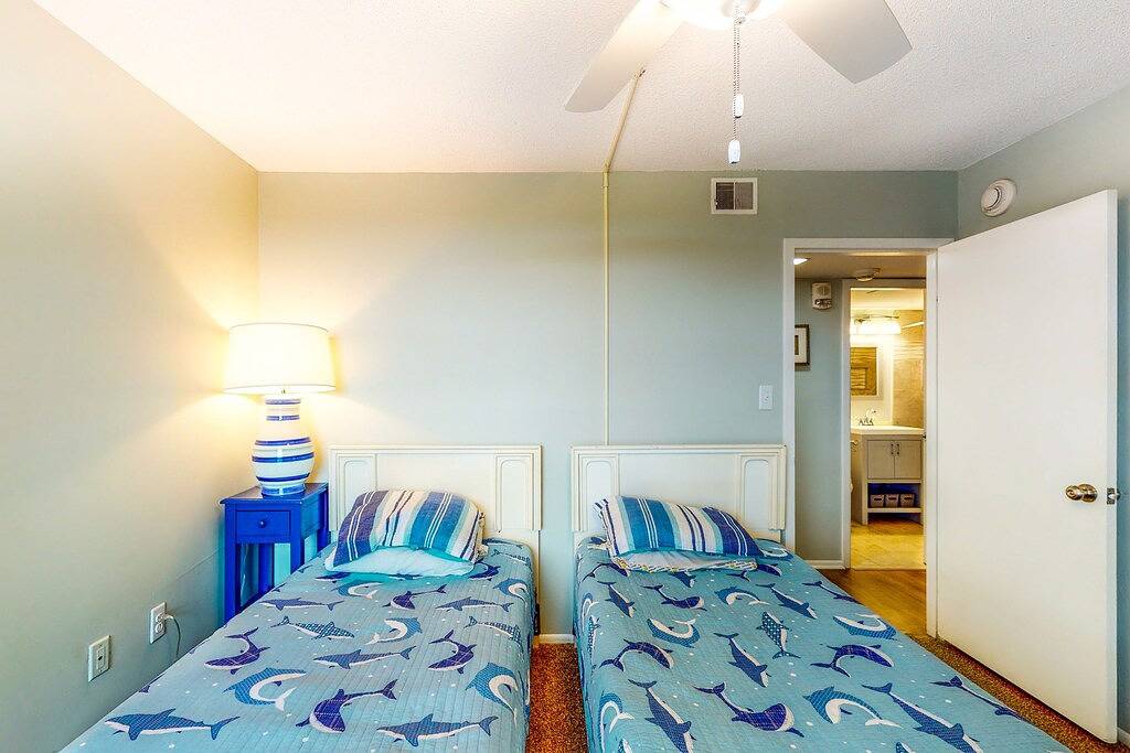 Ganze Wohnung, Sea Colony oceanfront 1st floor condo w/ elevator and shared pool in Sea Colony, Middlesex Beach