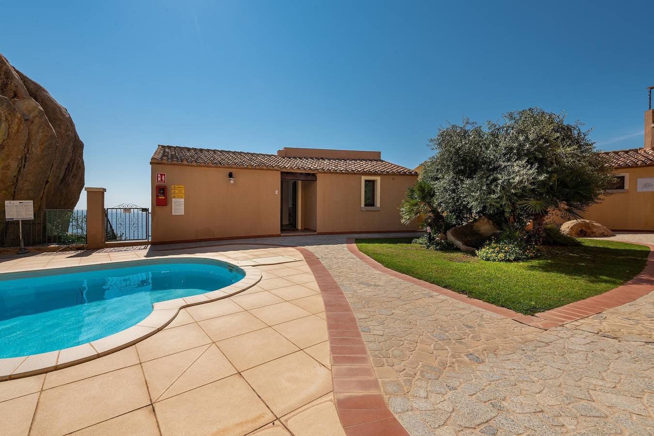 Casa vacanze 'Susy N5' con vista mare, piscina condivisa e aria condizionata in Costa Rei, Muravera
