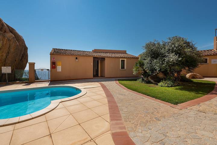 Casa vacanze 'Susy N5' con vista mare, piscina condivisa e aria condizionata in Costa Rei, Muravera