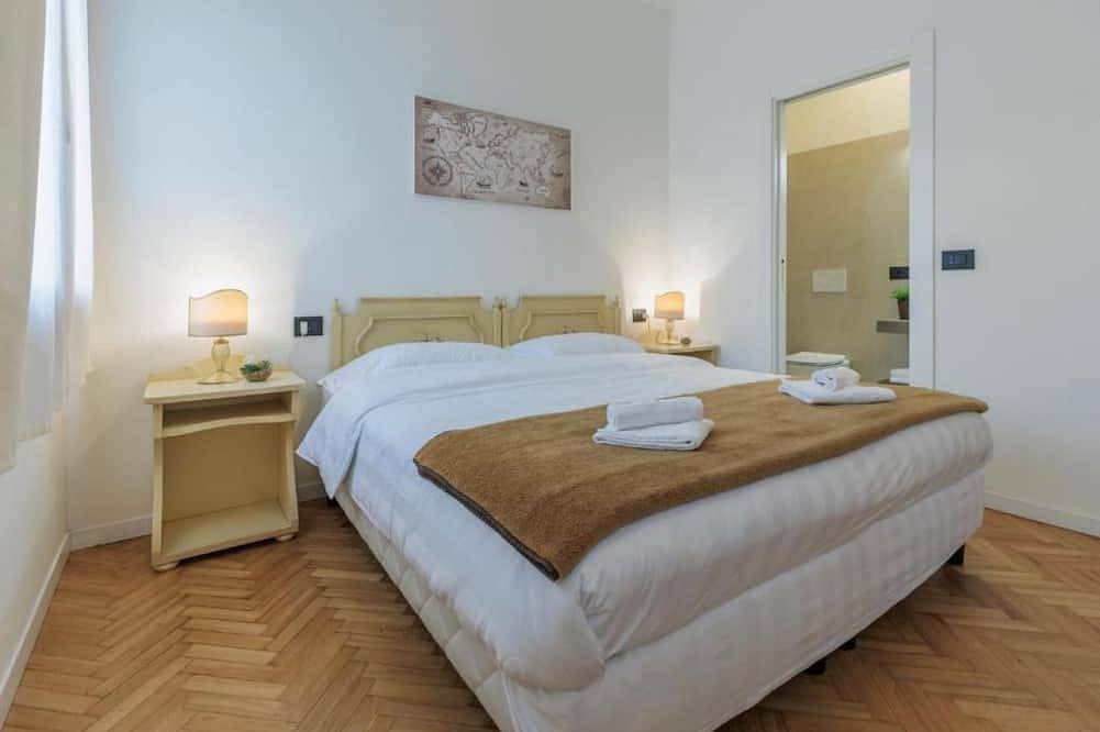 ✨ Elegant Room in the Heart of Mirano – Comfort, Style & Perfect Location ✨🛏️ Bedroom – Elegance & Comfort The tastefully furnished bedroom welcomes you with a double bed featuring a high-quality mattress, designed to guarantee a restful sle in Mirano, Venice Province