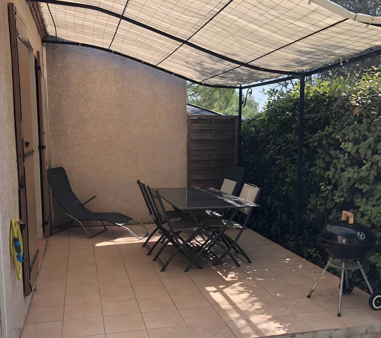 Gîte 'Le Cyprès' chez Heike et Didier, piscine partagée, Wi-Fi et climatisation in Saint-Christol-lès-Alès, Région d'Alès