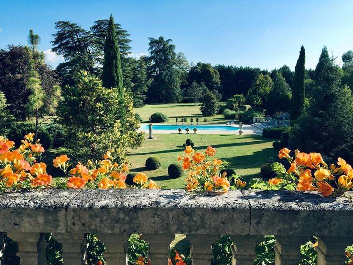 Location de vacances pour 2 personnes, avec vue ainsi que piscine et jardin à La Rochebeaucourt-et-Argentine - 2
