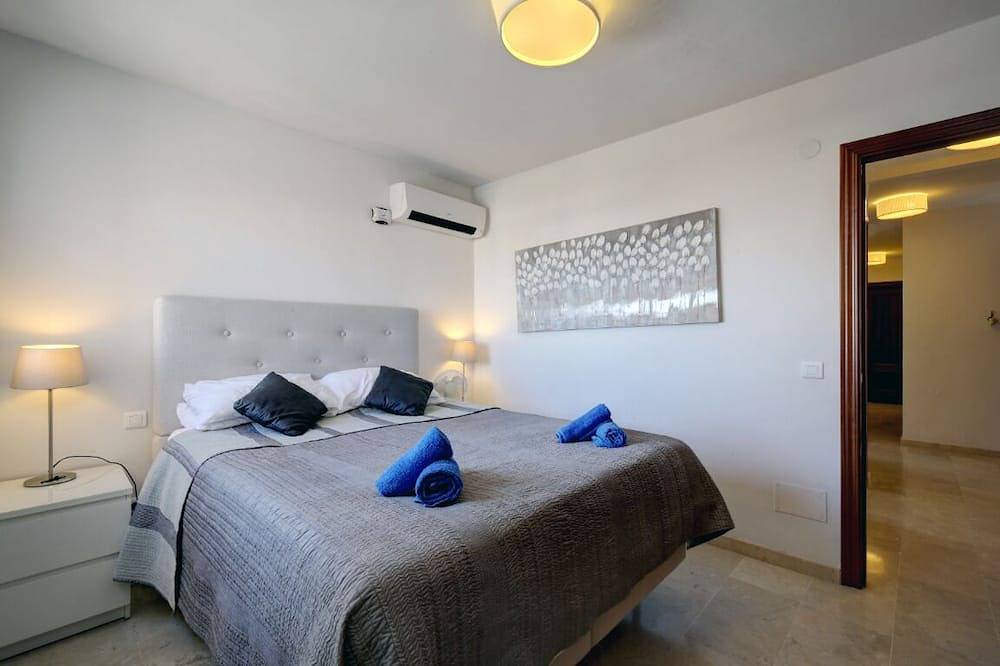 Ganze Wohnung, Zeitgenössische stilvolle und schöne Wohnung, Meer- und Bergblick und tolle Lage in Puerto Deportivo de Estepona, Estepona