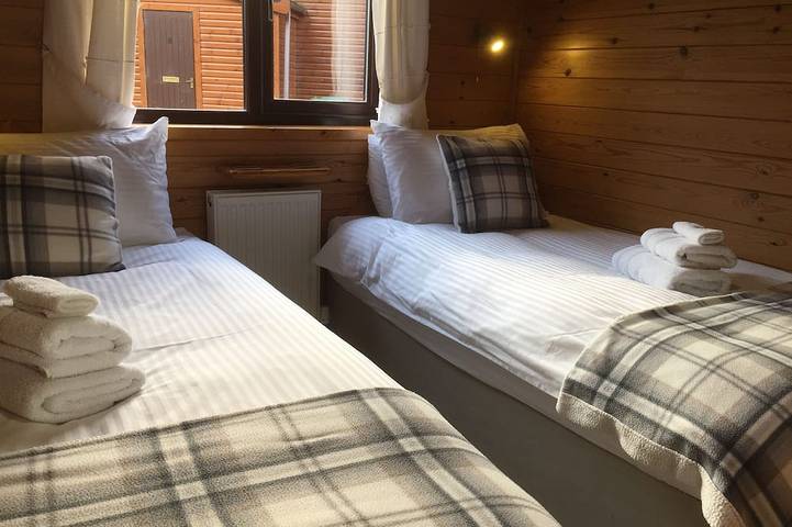 Luxury Log Cabin On The Banks Of Loch Lomond - Loch Lomond Chalet in Loch Lomond, Stirling region