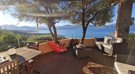 Gîte pour 4 personnes, avec balcon et piscine en Corse