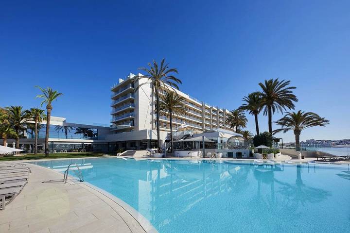 Hotel für 3 Personen, mit Balkon und Whirlpool sowie Terrasse und Garten am Playa d'en Bossa - 4