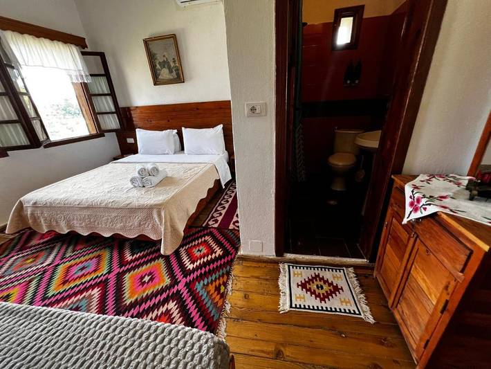 Maison d’hôte pour 3 personnes, avec vue et terrasse, animaux acceptés dans Gjirokastër - 2