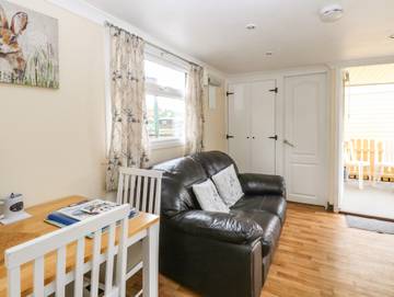 Log Cabin for 2 People in Stalham, Norfolk, Photo 3