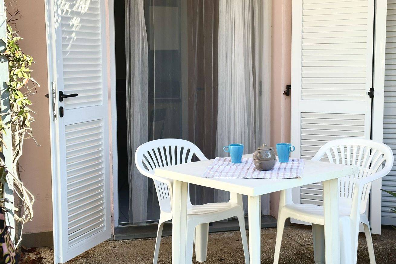 Entire apartment, Palme 1/A - Marcelli, one-room apartment with garden, Residence Le Palme in Riviera del Conero