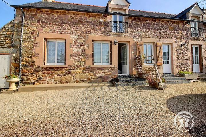 Gîte pour 6 personnes, avec jardin à Pléboulle