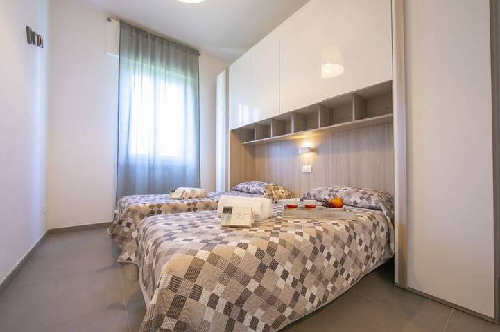 Ferienwohnung für 5 Personen, mit Garten und Terrasse in Marina di Massa - 2