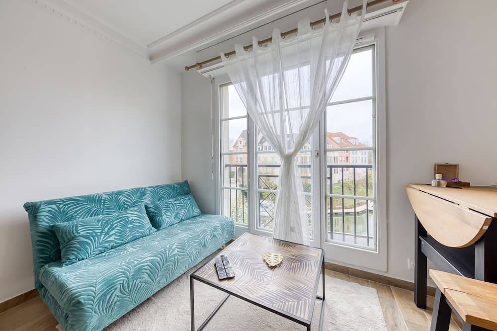 Apartamento entero, 🌟Au Bord Du Port🌟, relaxing studio with water view in Cergy, Valle del Oise