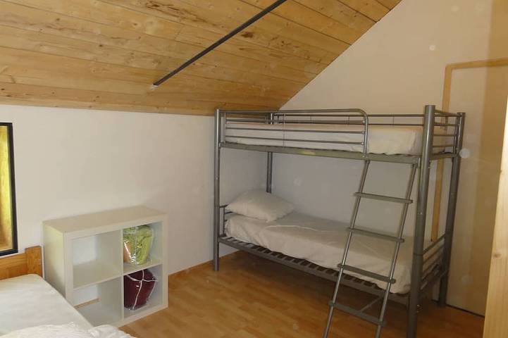 Entire apartment, T3 attic with private garden, air-conditioned Tennis court, Ev terminal in a 2-hectare park. in Embrun, Écrins National Park