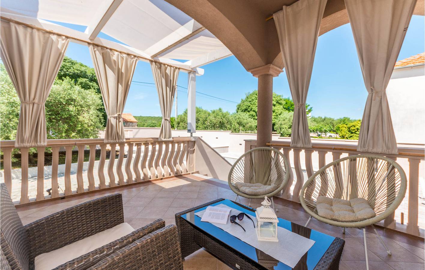 Holiday home for 6 people with terrace in Općina Sveti Filip i Jakov, Zadar