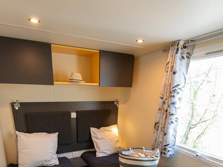 Flower Camping la Pinède - Mobilheim 6 personen - Mobilheim Confort Relax 33m² - 3 Schlafzimmer + Überdachte Terrasse - 6 pers. in Die, Parc naturel régional du Vercors
