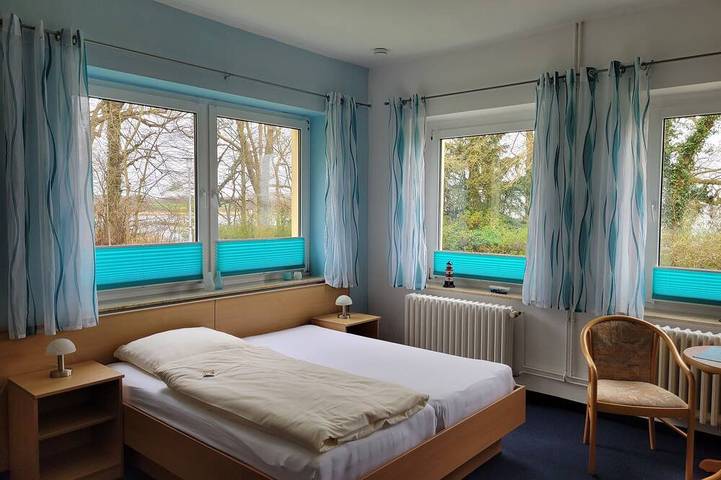 Doppelzimmer 12 Seeblick - Gästehaus Niederhof - nur 50 Meter bis zum in Sundhagen, Stralsund Umland