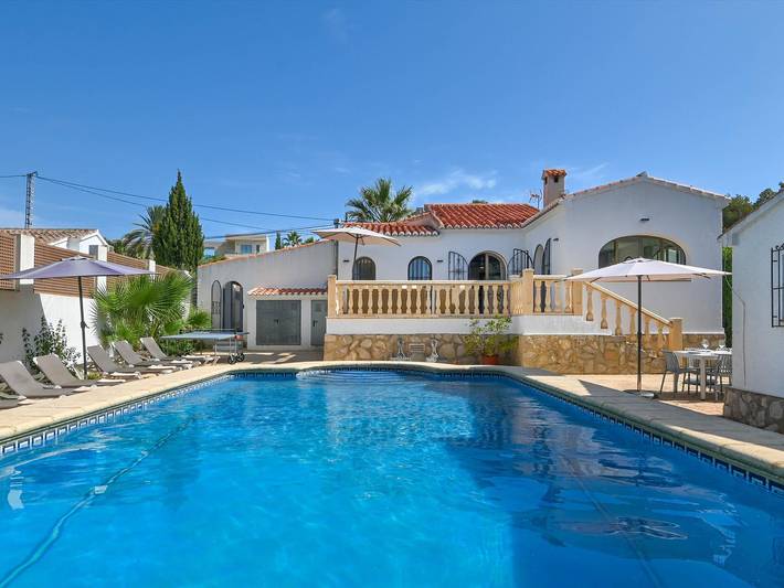 Chalet para 10 personas, con terraza además de jacuzzi y jardín, Se admiten mascotas en Marina Alta