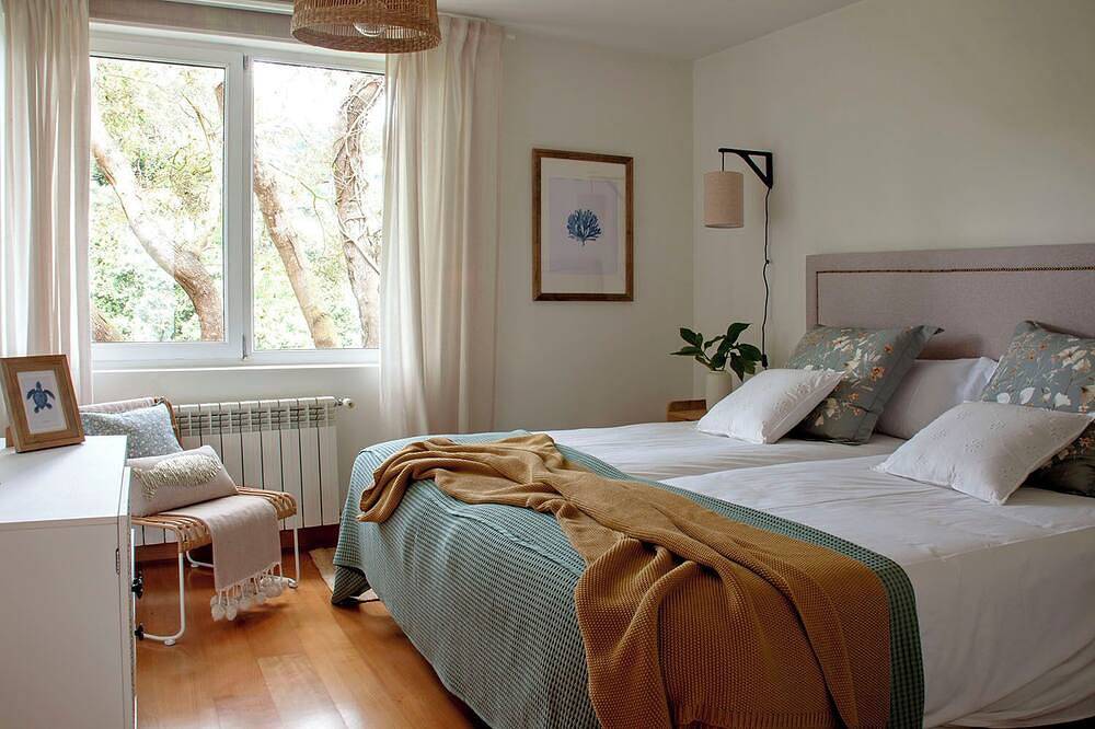 Wishome- Private dream villa on the sea. Private heated swimming pool. in Pechón, Val de San Vicente