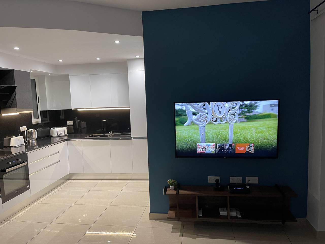 Geheel vakantieappartement, Vakantieappartement voor 7 personen met balkon in Paceville, San Giljan