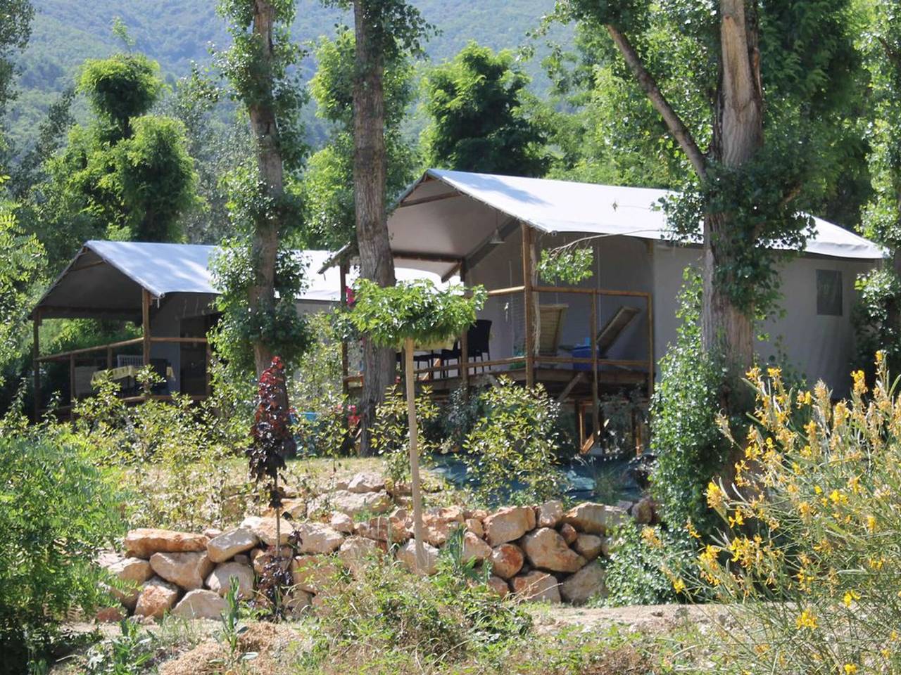 34m² Cabin with Raised Terrace, 2 Bedrooms, Equipped Kitchen in Saint-Maime, Parc naturel régional du Luberon