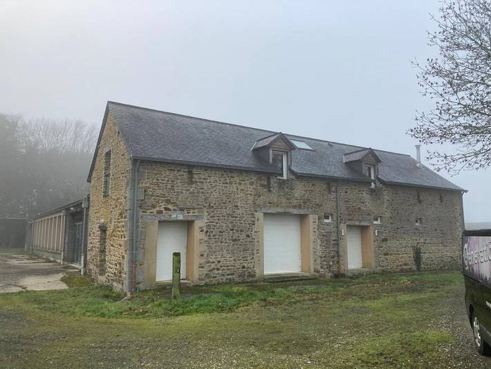 Location de vacances pour 15 personnes, avec terrasse à Ernée - 2