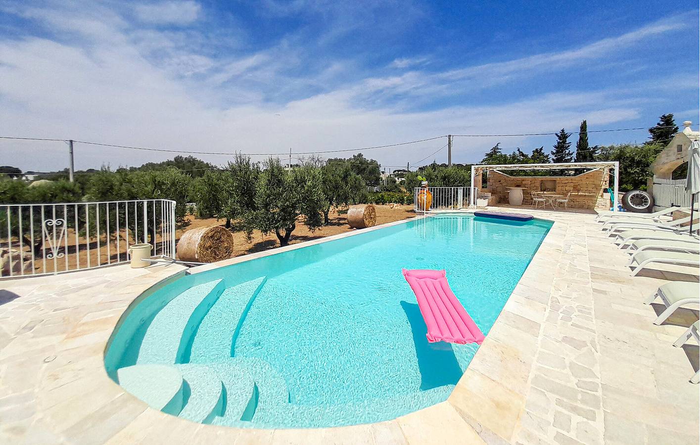 Cozy Apartment with Pool & WiFi near Cisternino - La Fica 2.5km in Cisternino, Salento