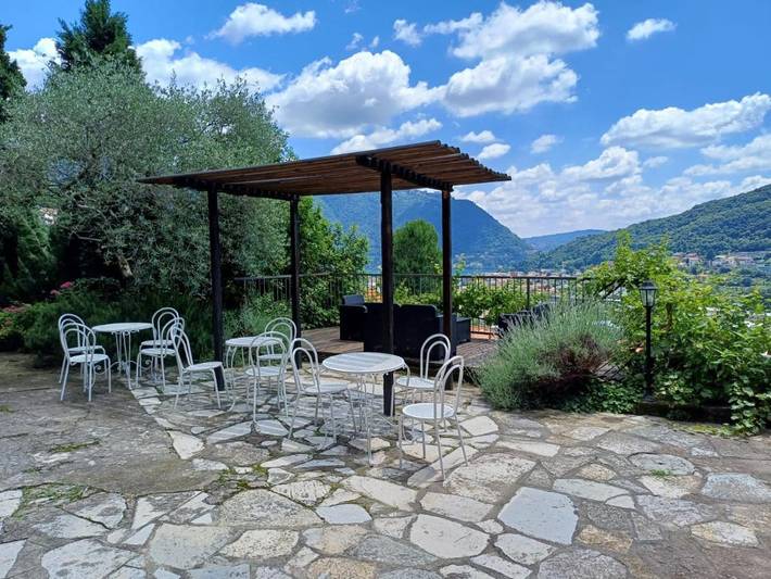 Location de vacances pour 5 personnes, avec Balcon et Terrasse ainsi que Jardin et Vue sur le lac à Maslianico