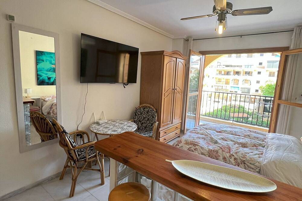 Ganze Wohnung, Charming Seaside Studio Apartment – Your Cozy Getaway Awaits! in Torrevieja, Costa Blanca