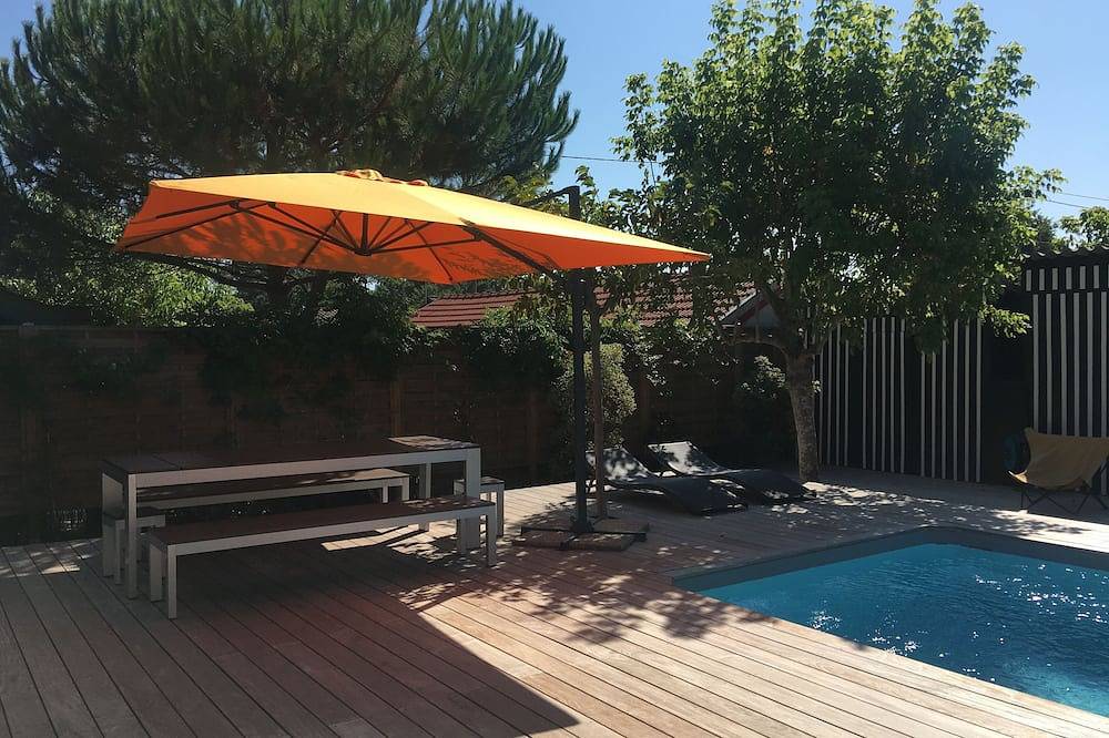 Maison de charme en bois avec piscine et studio indépendant, proche plage in Claouey, Lège-Cap-Ferret