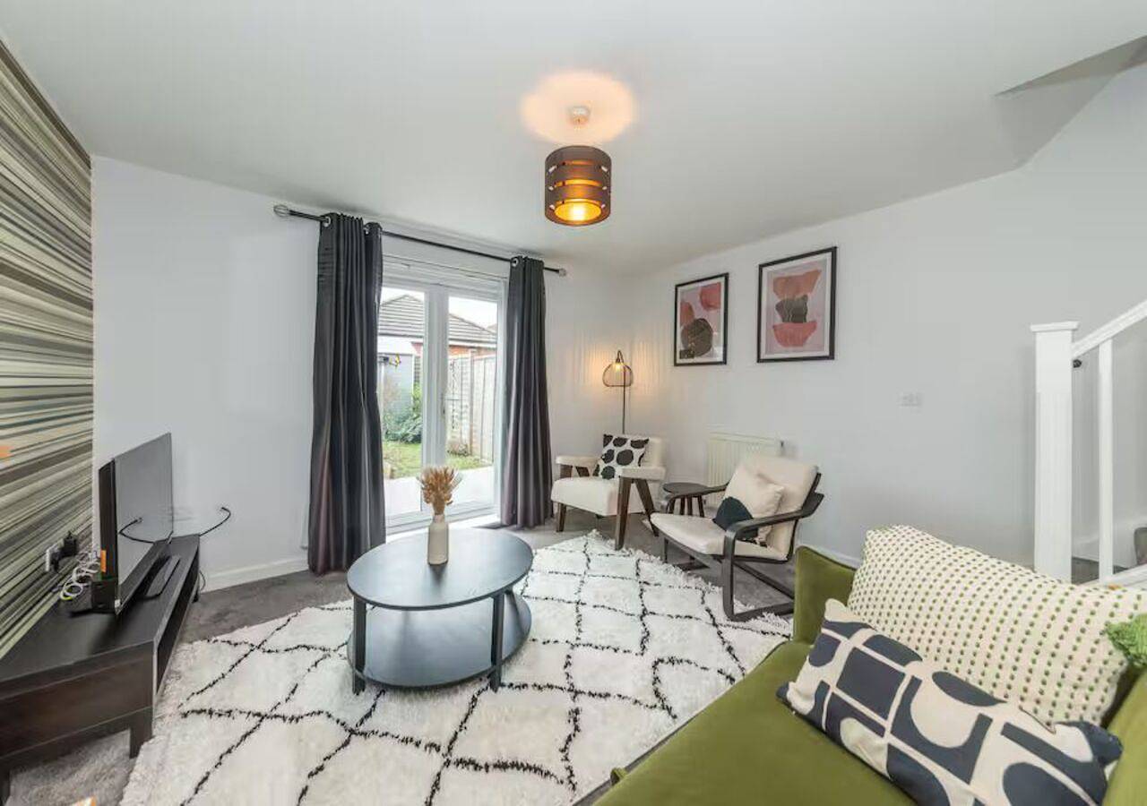 Cosy retreat with outdoor seating - Pass the Keys in Tilehurst, Berkshire